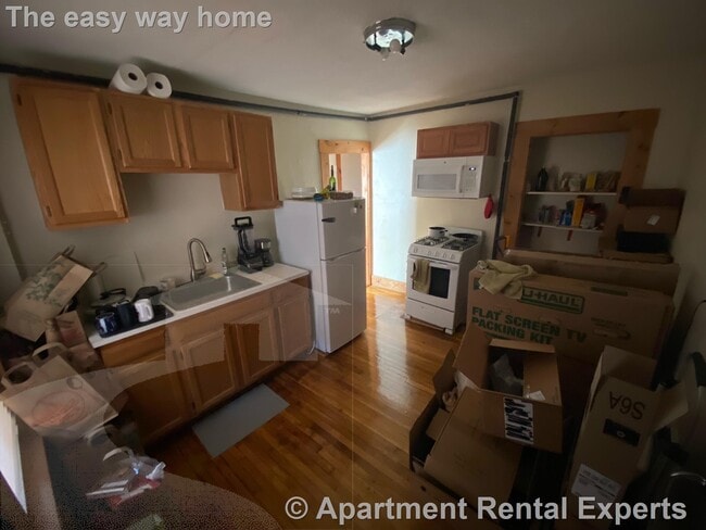 Building Photo - 100 River St