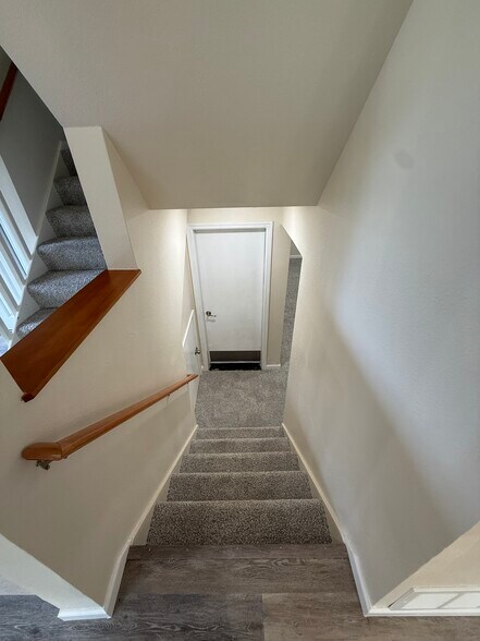 Building Photo - 210 E Spruce Ave