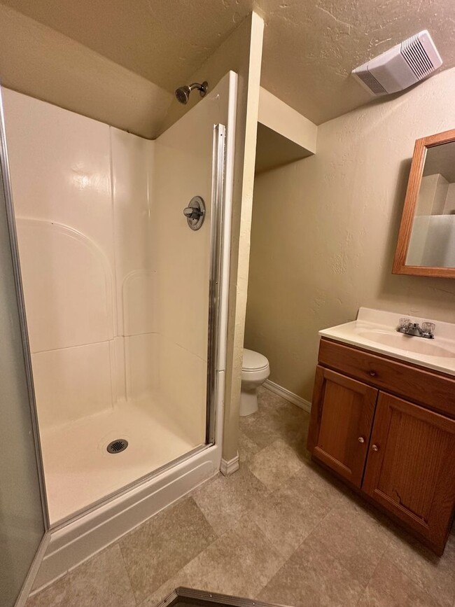 Building Photo - 4 Bedroom Condo near campus