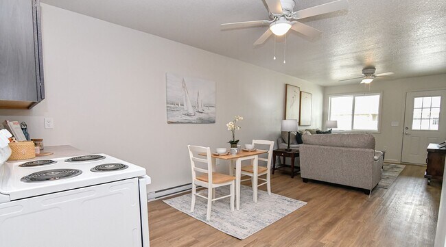 Building Photo - 2 Bedroom, Single-story Townhomes for rent...
