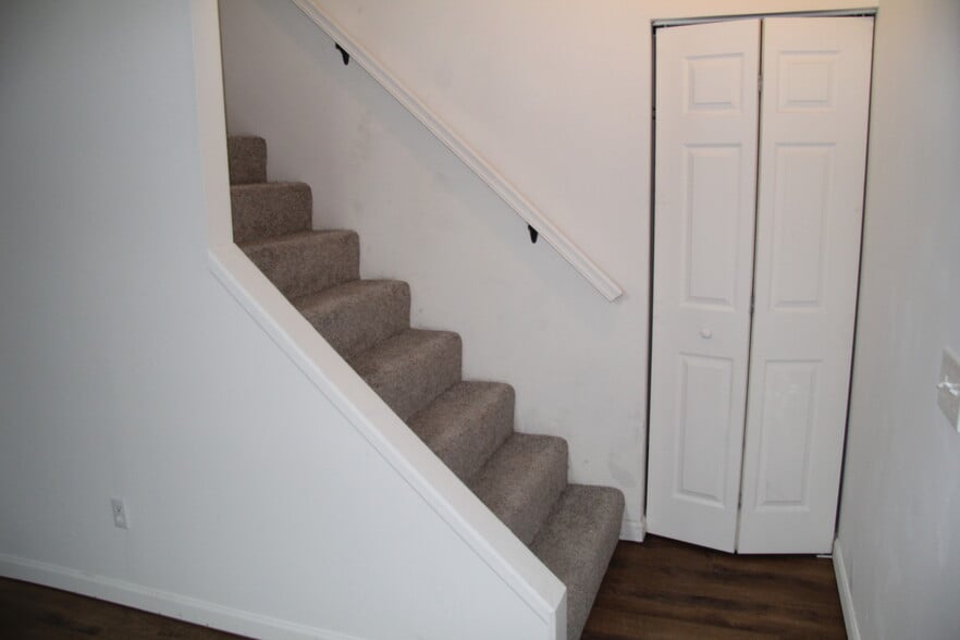 Building Photo - 2225 Columbus Cir