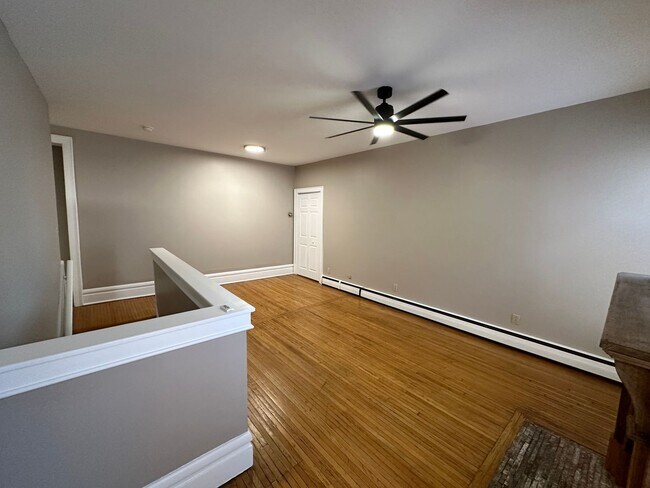 Building Photo - Neil Ave 839-843 CR