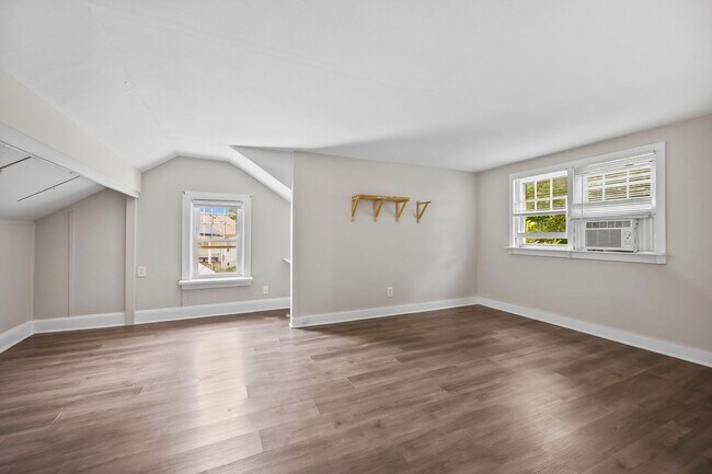 Building Photo - 4 Thurston Ave