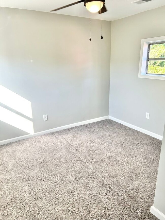Building Photo - Newly Renovated 3BR Home Near Downtown & Medical District!