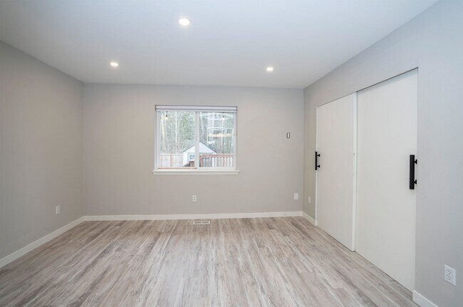 Building Photo - Spacious 3-Bedroom Home with Deck & Fenced Yard