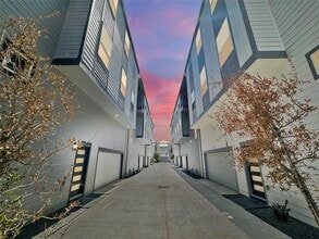 Building Photo - 1221 W 16th St