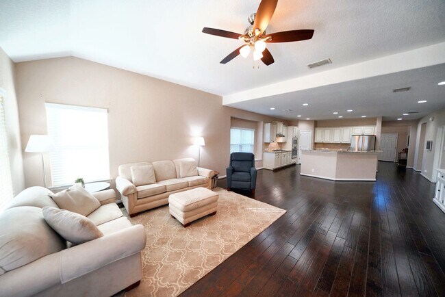 Building Photo - Executive 5-Bedroom Home in Coveted Crossvine Subdivision - Realtor Commission: $750