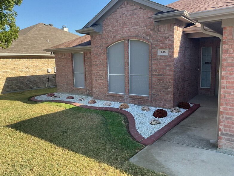 Building Photo - 708 Ridgehill Dr