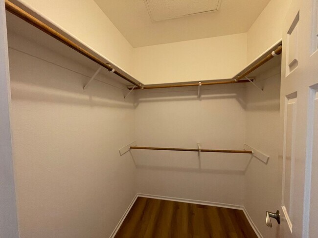Building Photo - 3br/2ba Home on corner lot