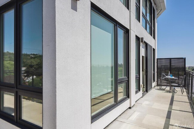Building Photo - 1605 Riviera Ave