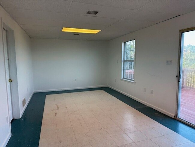 Building Photo - 6212 Spring Knoll Dr