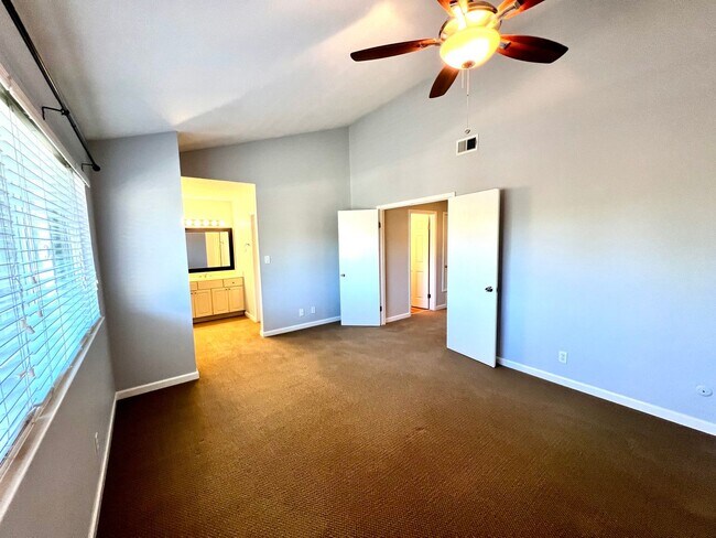 Building Photo - Recently Redone Danville 3Bed/2.5BA Two St...