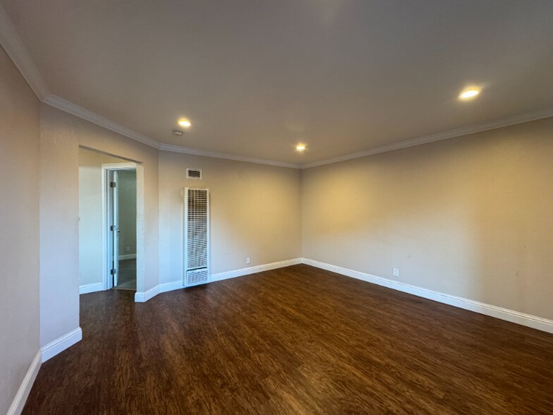 Building Photo - 602 Hopkins Ave