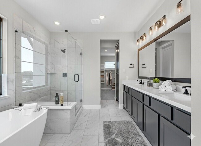 Building Photo - 12038 Royal Oaks Banner Wy