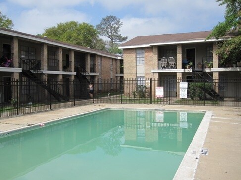 Building Photo - Pinechase Apartments