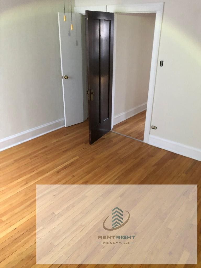 Building Photo - 3454 N Kedvale Ave