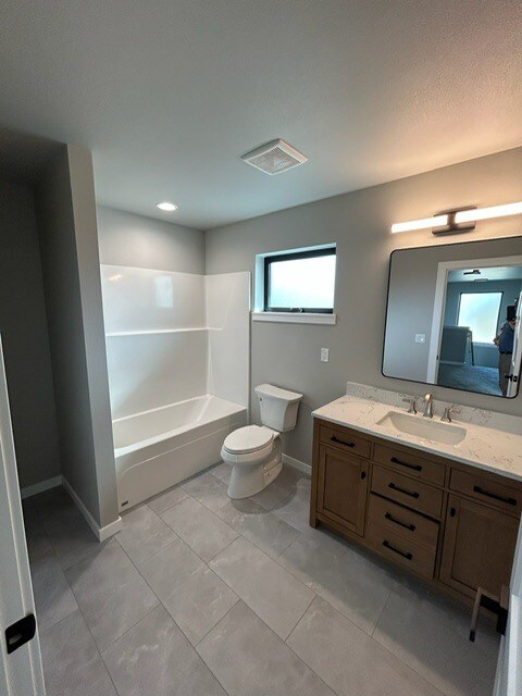 Hall bath - 1352 SW Obsidian Ave