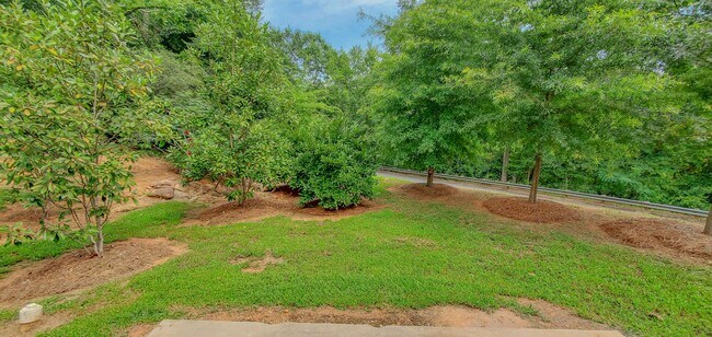 Building Photo - Luxury Student Living- 4BR/4BA Townhome Near UGA (Available Fall 2026)