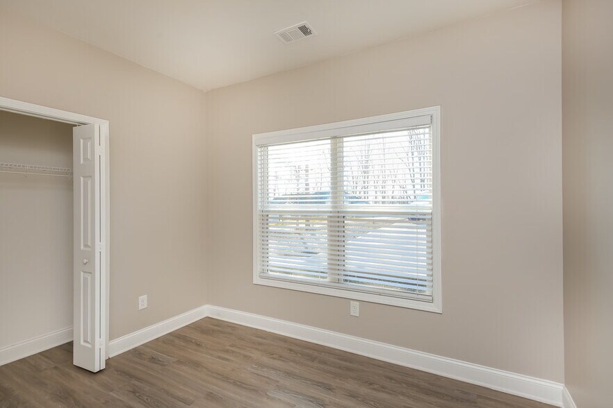 Building Photo - 80 Emmette Dr
