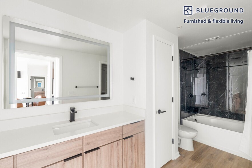 Building Photo - 3210 Esperanza Crossing