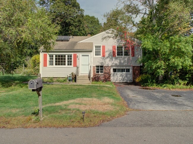 Building Photo - 24 Larchmont Terrace