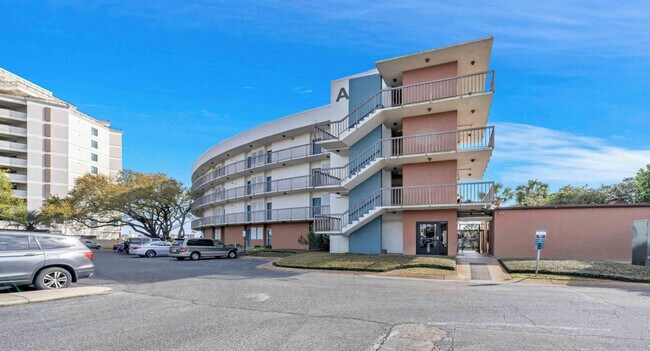 Building Photo - 214 Miracle Strip Pkwy SW