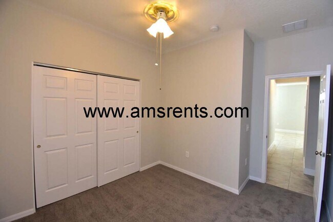 Building Photo - Spacious Pool Home in Davenport