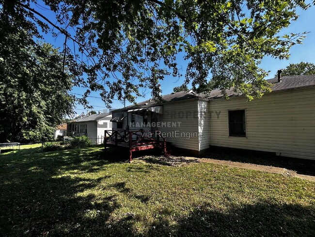Building Photo - 10205 Cabot Dr