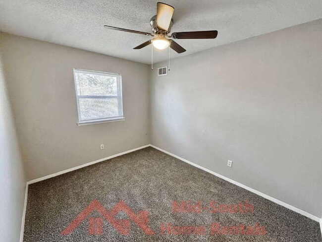 Building Photo - 1742 E Holmes Rd