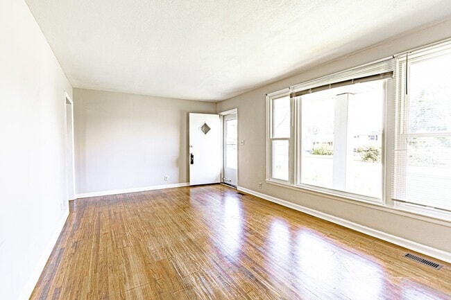 Building Photo - Pictures coming soon....