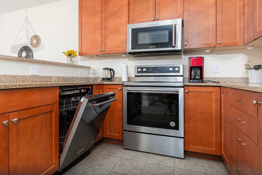 Building Photo - 4 Harvest Dr