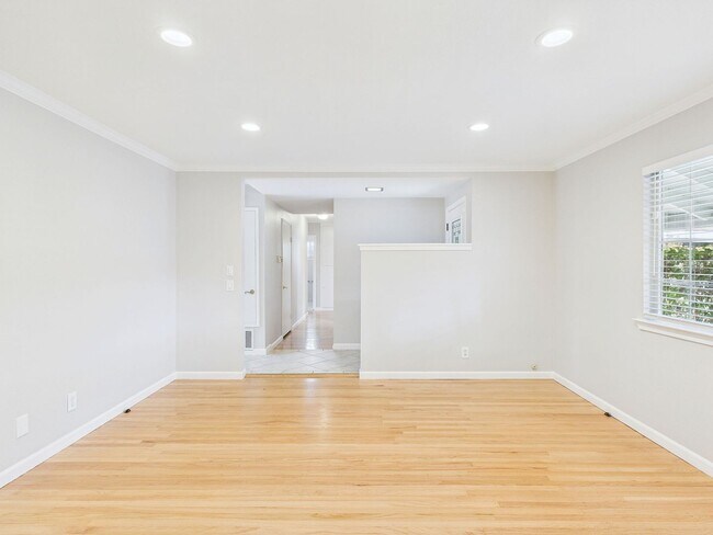 Building Photo - Stunning Turnkey Home in Cambrian!