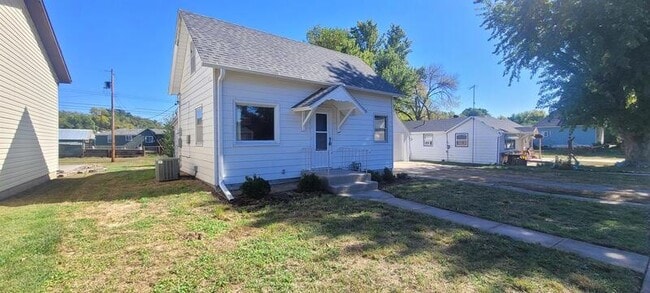 Building Photo - 120 N Iowa Ave