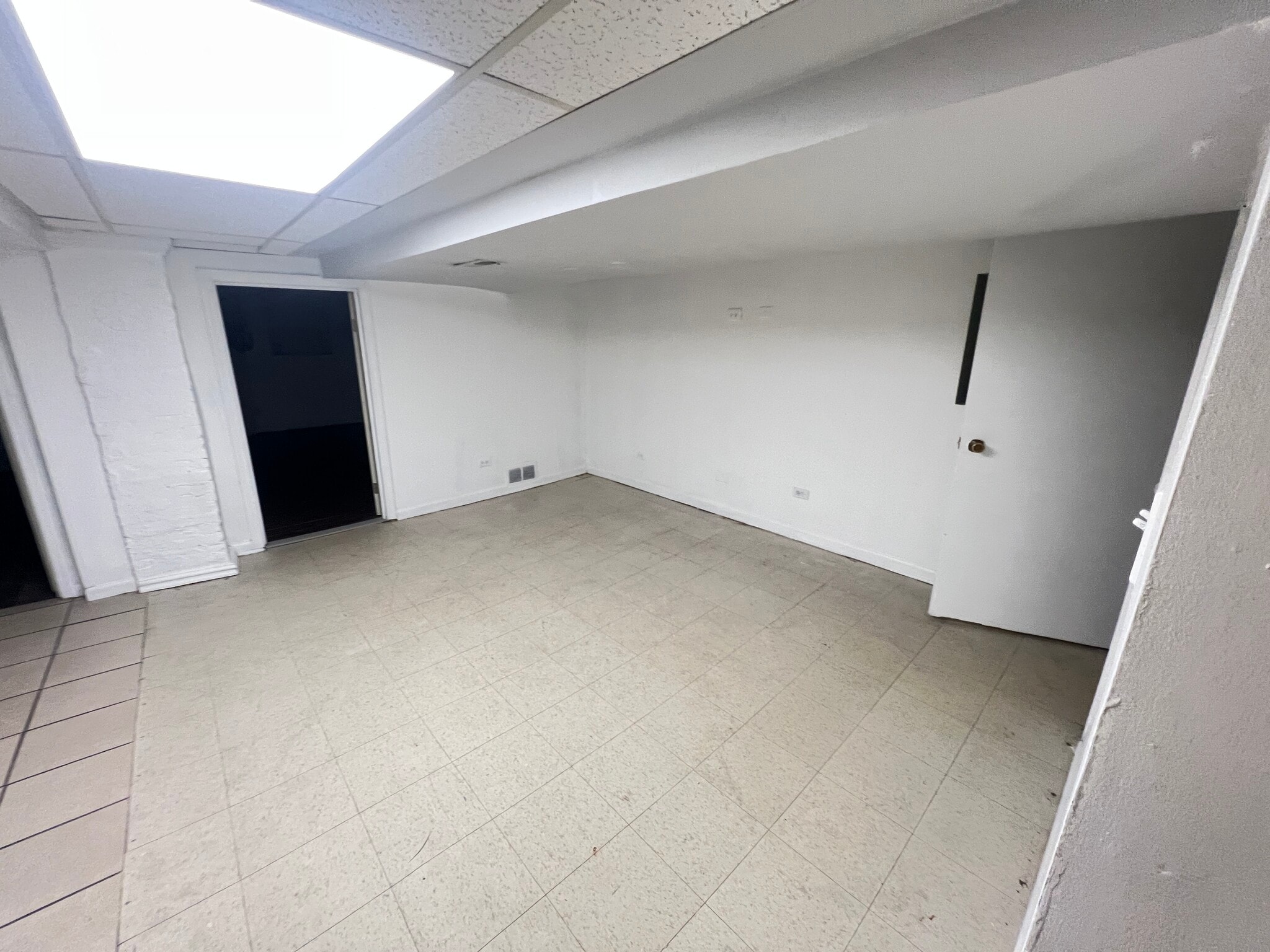 Building Photo - 3139 W Pershing Rd