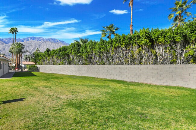 Building Photo - 2246 Paseo Roseta