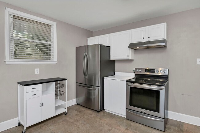 Building Photo - Charming 3-Bed Home in Olympia – Steps fro...