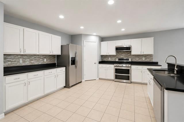 Building Photo - 2301 Chestnut Dr