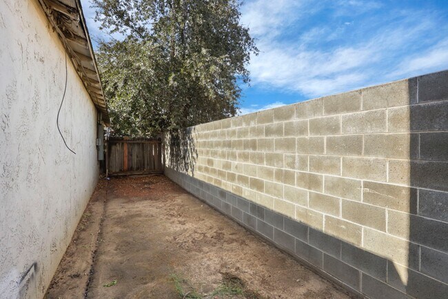 Building Photo - 3557 Merced Ave
