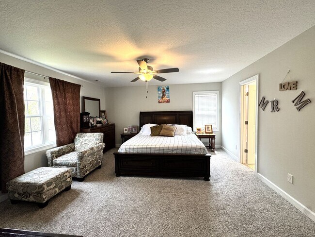 Building Photo - Beautiful Home! Convenient to Camp Lejeune!