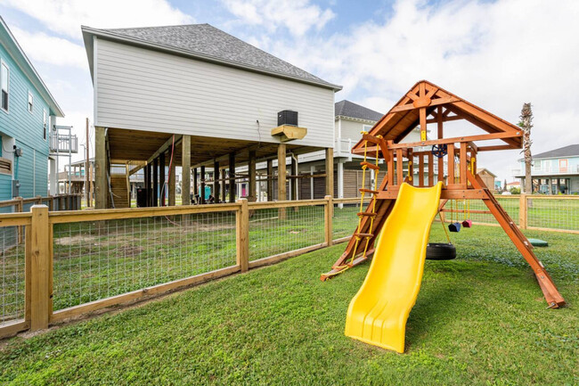 Building Photo - 927 Palm Ridge Dr