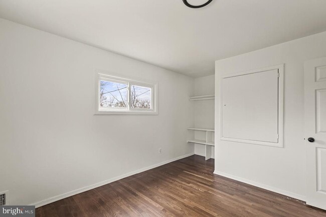 Building Photo - 10725 Maple St