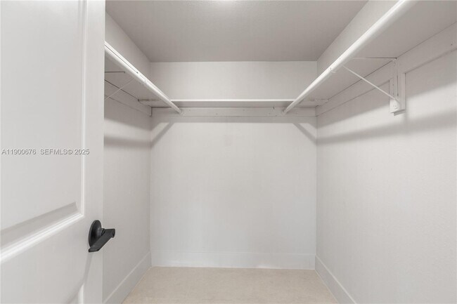 Building Photo - 13200 NE 7th Ave