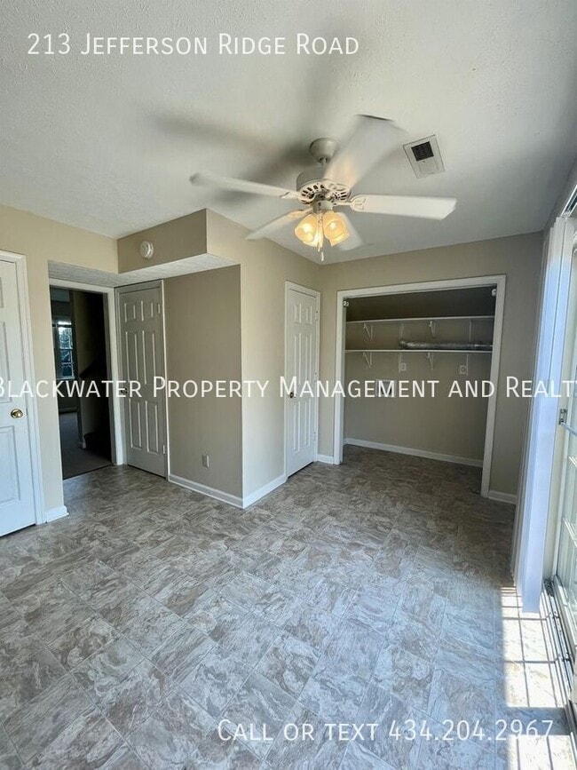 Building Photo - 213 Jefferson Ridge Rd