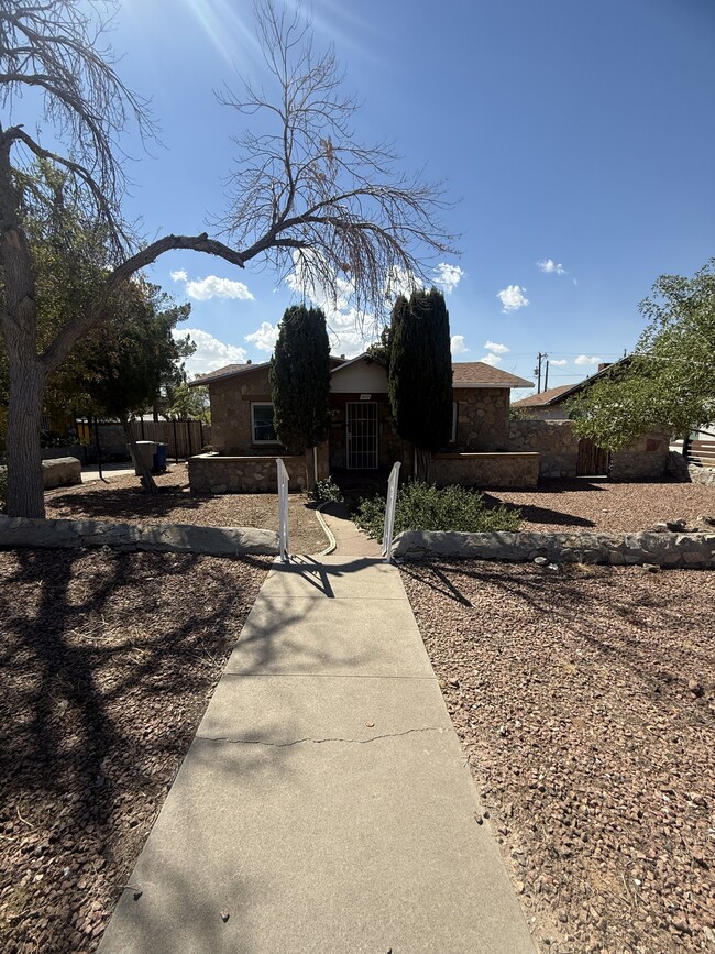 Building Photo - 211 N Campbell St