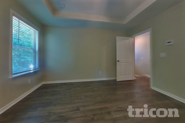 Building Photo - 305 Knowles Pl