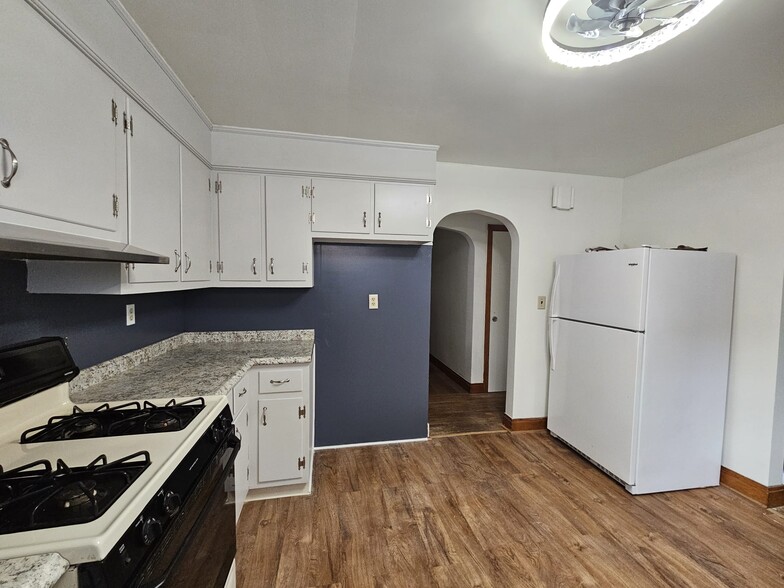 Kitchen - 244 Vineyard Ave