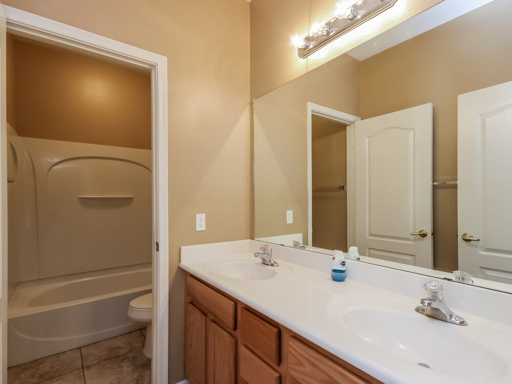 Building Photo - 7120 S 70th Dr