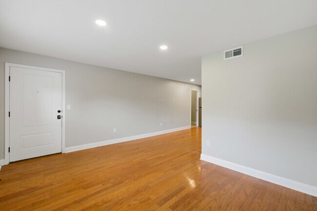 Building Photo - 1240 Fairmont Ave