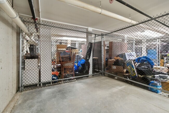 Building Photo - 295 Salem St