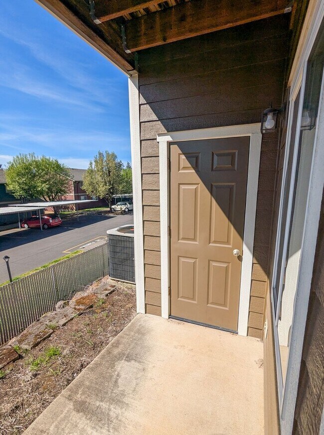 Building Photo - 5997 Blue River Dr SE